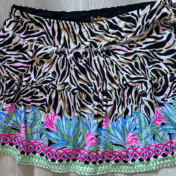 Lilly Pulitzer X Meryl skorts size medium
New with the tags - Picture 2 of 5